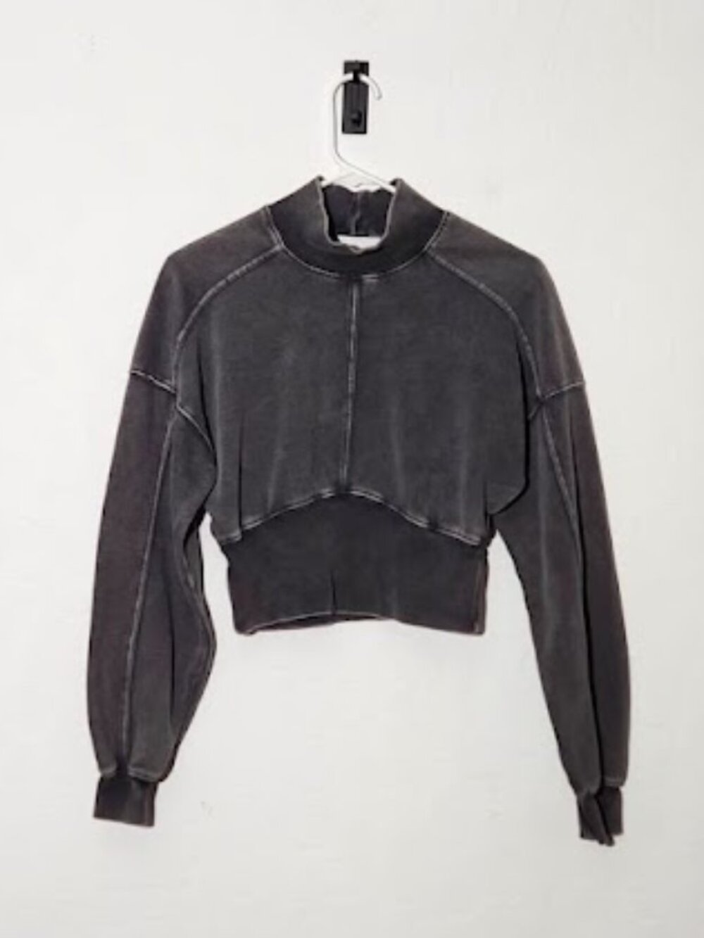Free People Movement OMW Cropped Sweatshirt Size Medium?